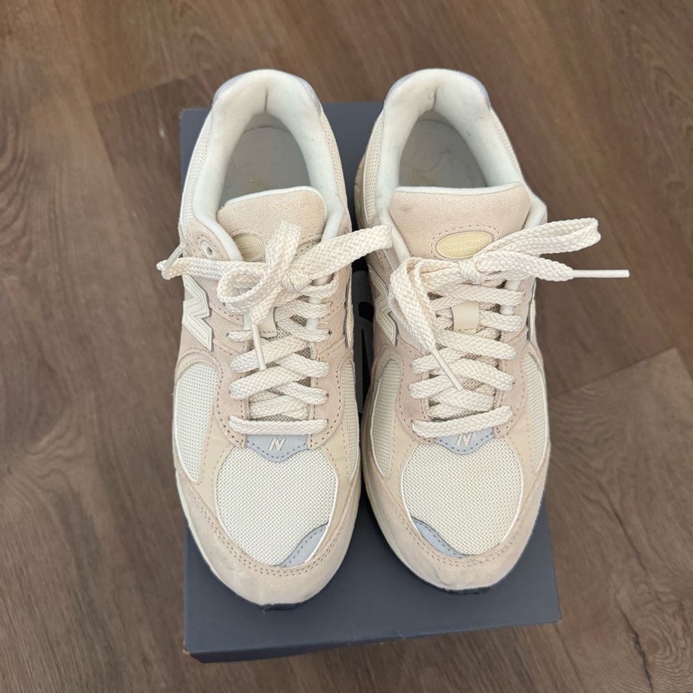New Balance Women's Cream Sneakers - Picture 3 of 4